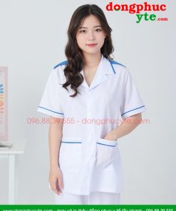 Áo blouse trắng điều dưỡng nam nữ có viền xanh và cầu vai - Áo blu điều dưỡng, y tá cho thực tập sinh