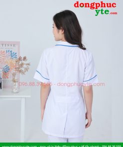 Quần áo vệ sinh trắng nữ cộc tay có viền xanh dương